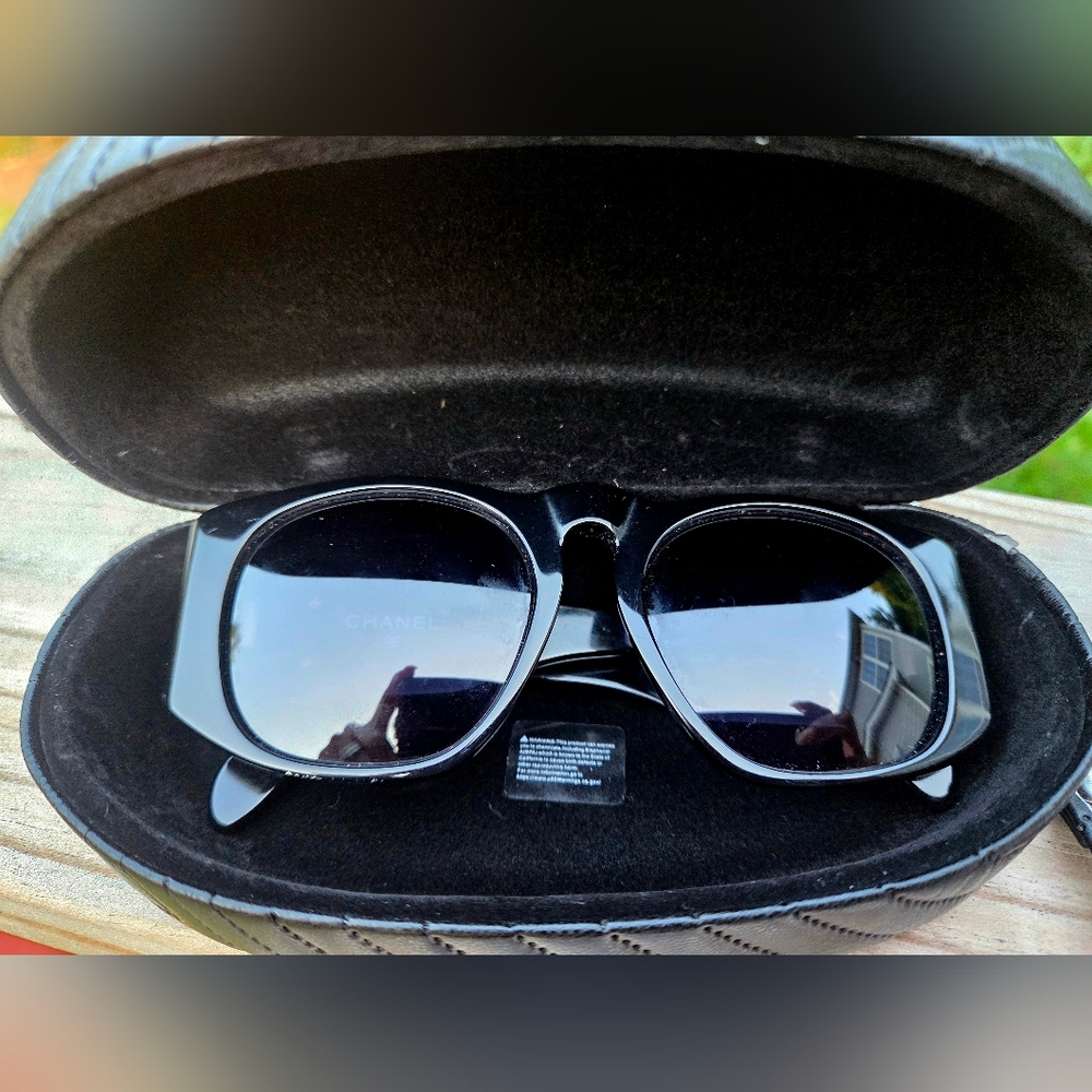 CHANEL Black CC Sunglasses - Picture 2 of 5